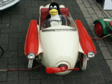 [Tux im Oldtimer]